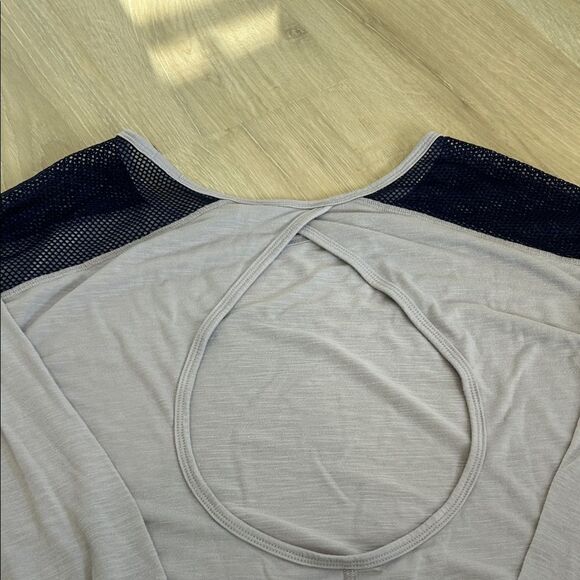 Adore Me Lavender and Dark Purple Long Sleeve Workout Top, Size Large - Picture 4 of 8